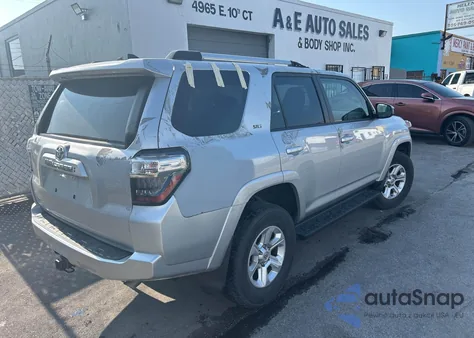 2021 Toyota 4Runner z USA, uszkodzony, nr VIN JTEMU5JR1M5929960